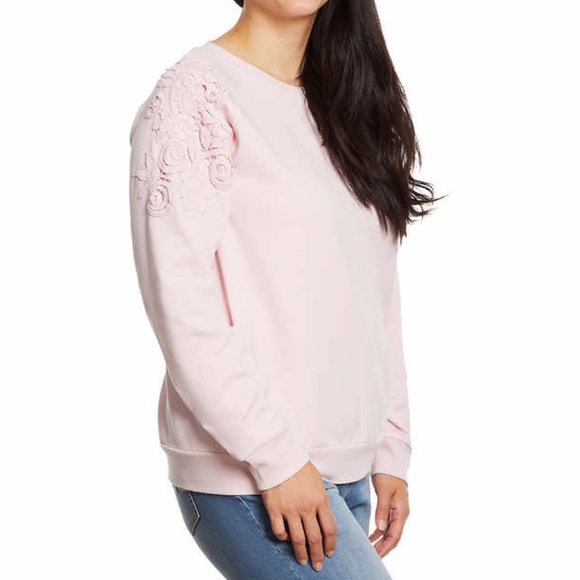 Gloria Vanderbilt Tops - NWT Gloria Vanderbilt Ladies' Pullover with Lace